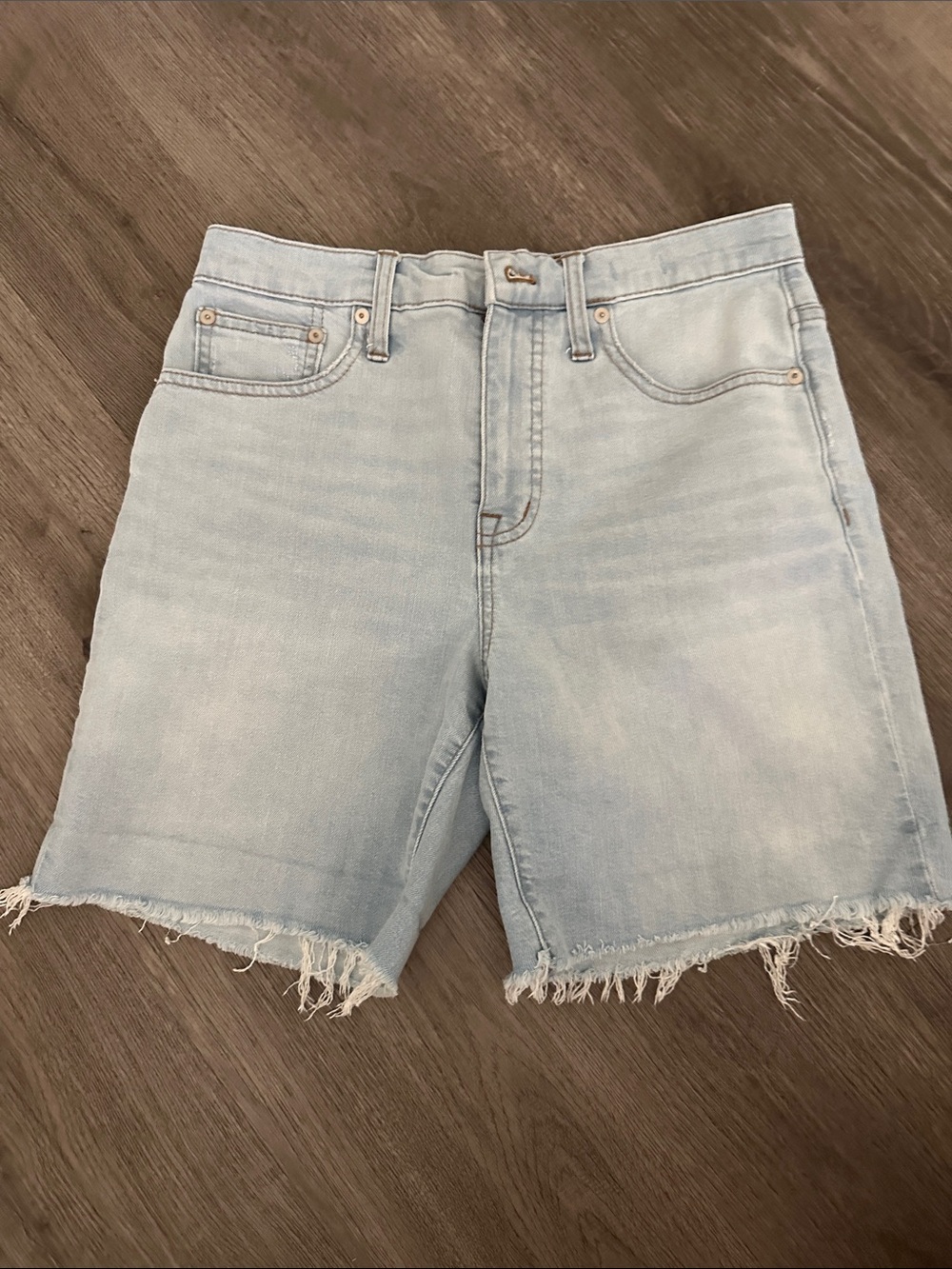 Light Wash Frayed Hem Denim Shorts